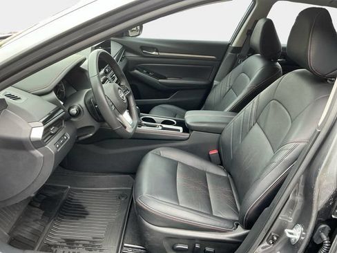 Used 2024 Nissan Altima 2.5 SR w/ SR Premium Package FWD image 10