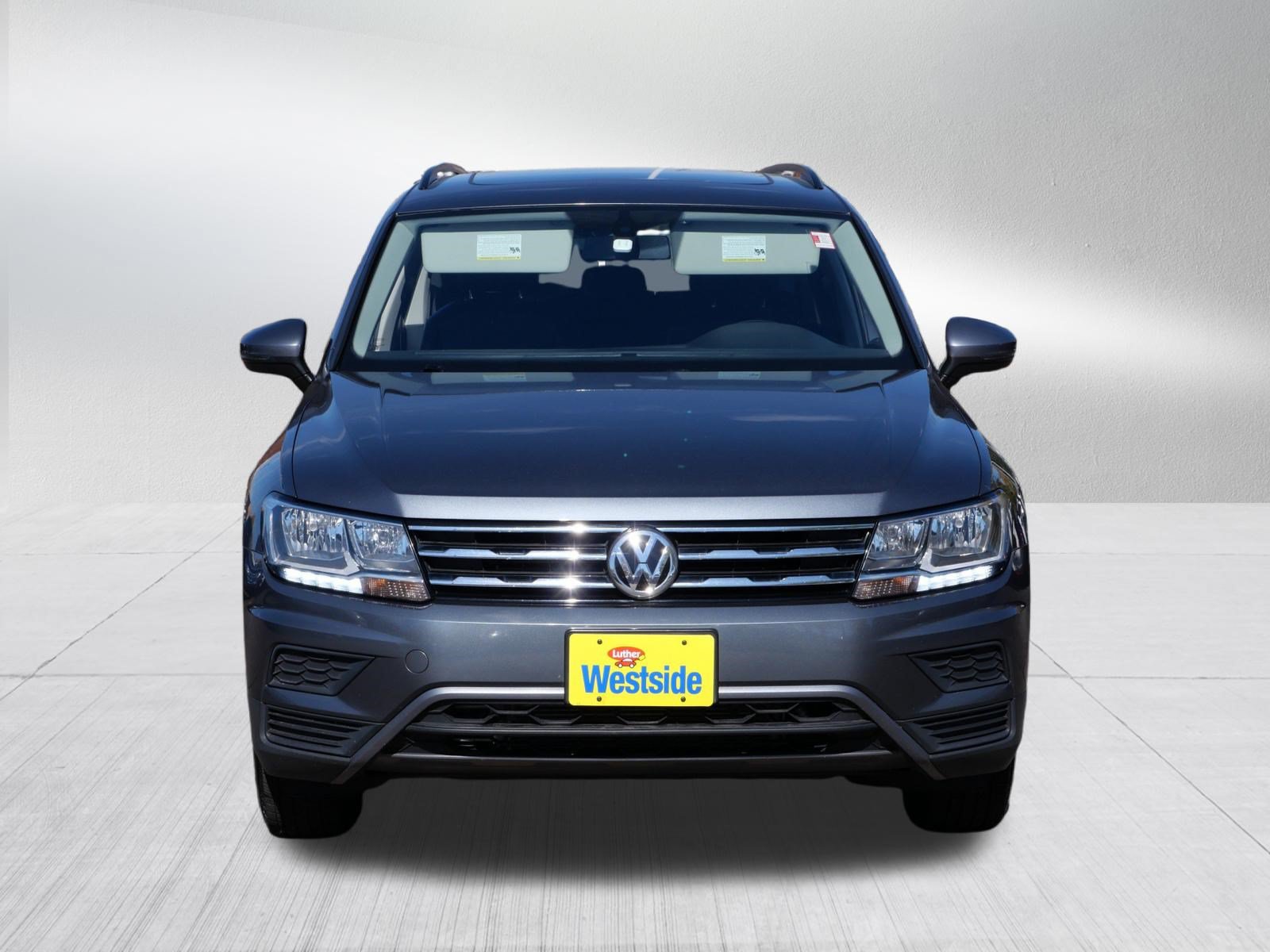 Used 2019 Volkswagen Tiguan SE w/ Panoramic Sunroof Package AWD/4WD image 2