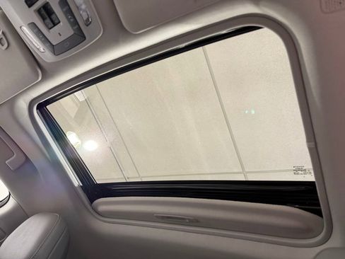 Used 2024 Toyota Sienna Limited AWD/4WD image 18