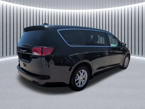 Used 2023 Chrysler Voyager LX FWD image 16