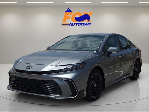 New 2026 Toyota Camry SE FWD image 1