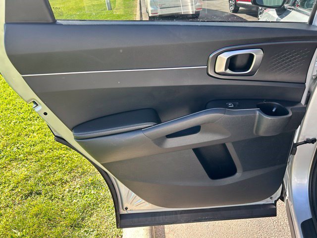 Used 2022 Kia Sorento LX AWD/4WD image 35