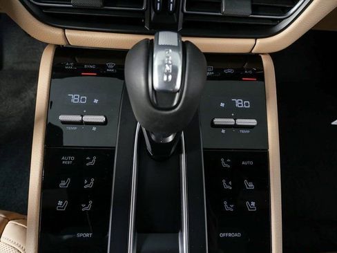 New 2026 Porsche Macan image 15