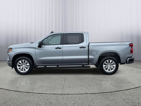 Used 2024 Chevrolet Silverado 1500 Custom image 2