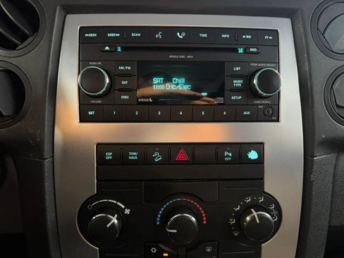 Used 2008 Jeep Commander Sport AWD/4WD image 13