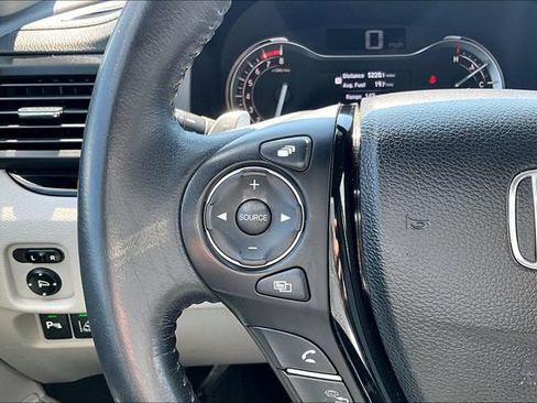 Used 2016 Honda Pilot Touring image 19