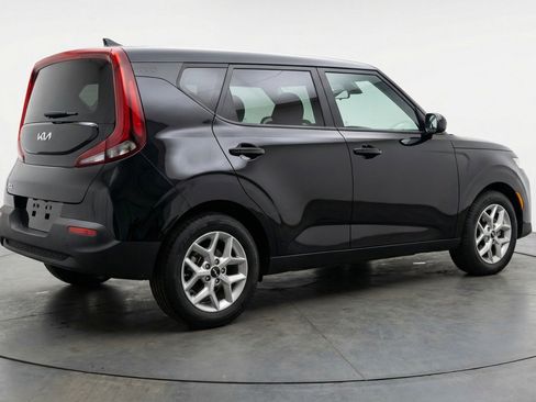 Used 2025 Kia Soul LX w/ LX Technology Package FWD image 9