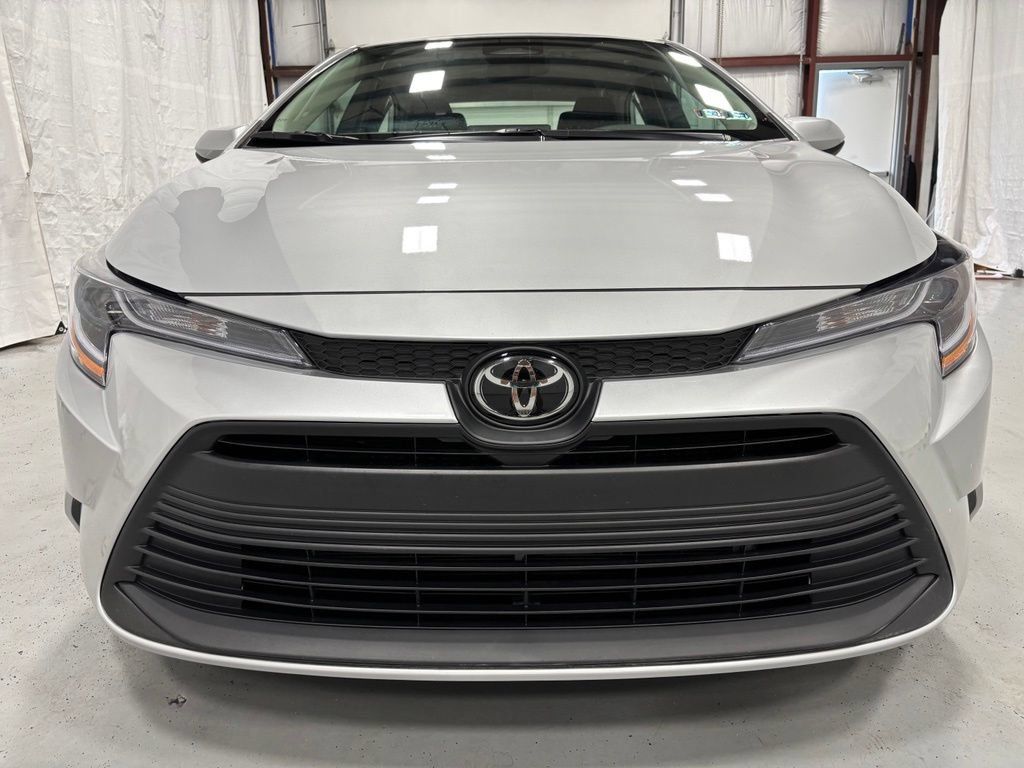 Used 2026 Toyota Corolla LE FWD image 2