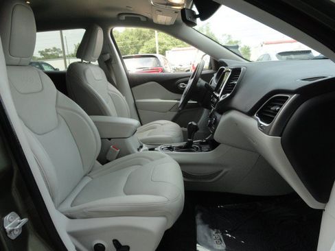 Used 2019 Jeep Cherokee Limited AWD/4WD image 19
