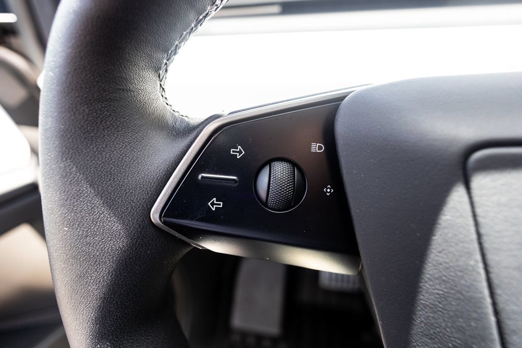 Used 2024 Tesla Cybertruck AWD Crew Cab image 22