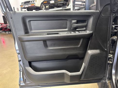 Used 2024 RAM 2500 Tradesman w/ Chrome Appearance Group AWD/4WD image 78