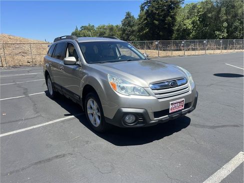 Used 2014 Subaru Outback 2.5i Premium w/ Popular Package #1B AWD/4WD image 1