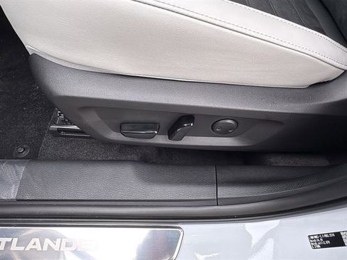 New 2026 Mitsubishi Outlander SE image 16