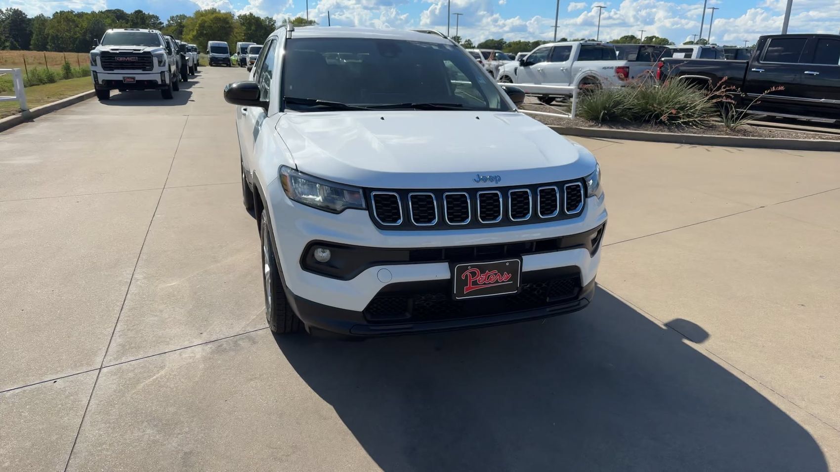 Used 2025 Jeep Compass Latitude AWD/4WD image 4