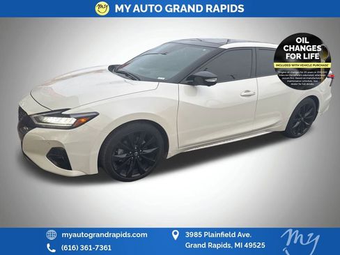 Used 2023 Nissan Maxima SR w/ Sport Mat Group image 1