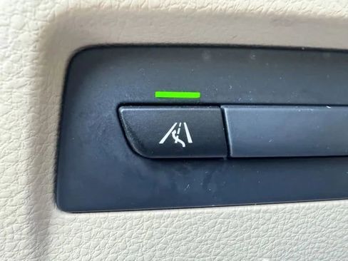 Used 2018 BMW 330i Sedan w/ Convenience Package image 44