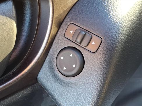 Used 2021 Nissan Rogue Sport S image 11