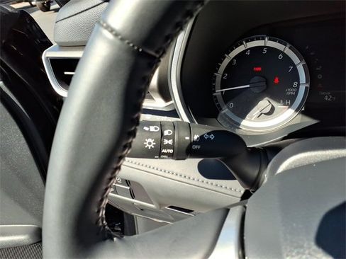 Used 2023 Toyota Highlander XLE image 26