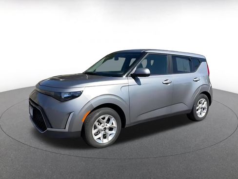 Used 2025 Kia Soul LX w/ LX Technology Package FWD image 8