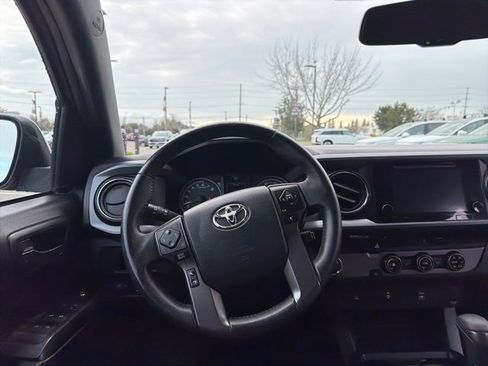 Used 2017 Toyota Tacoma TRD Sport w/ Tow Package image 12