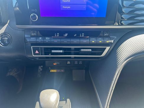 Used 2025 Toyota Camry SE FWD image 17