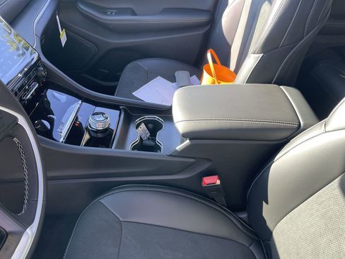 New 2025 Jeep Grand Cherokee Altitude image 20