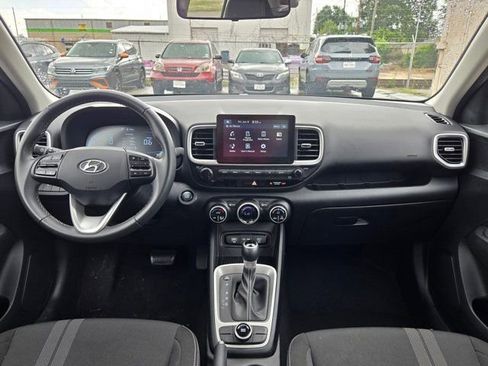 Used 2025 Hyundai Venue SEL FWD image 24