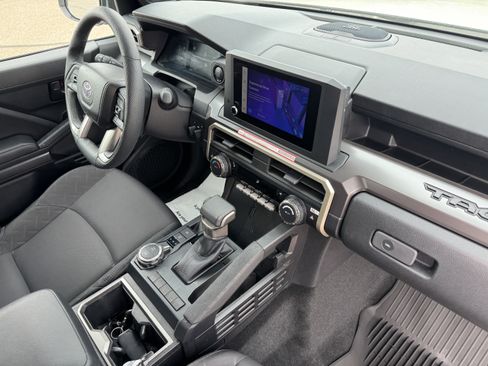 Certified 2025 Toyota Tacoma SR5 image 19