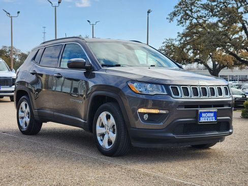 Used 2018 Jeep Compass Latitude w/ Popular Equipment Group image 3