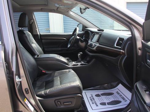 Used 2014 Toyota Highlander Limited FWD image 20
