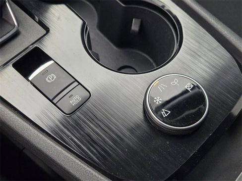 Used 2023 Nissan Rogue S image 25