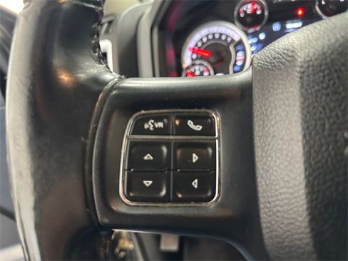 Used 2019 RAM 1500 Classic SLT w/ Luxury Group image 26