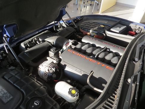 Used 2004 Chevrolet Corvette Convertible w/ Preferred Equipment Group RWD image 23