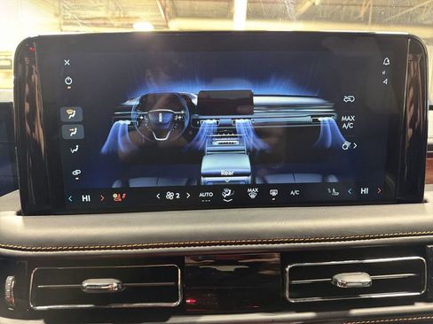 Used 2025 Lincoln Aviator Black Label w/ Black Label Special Edition image 17