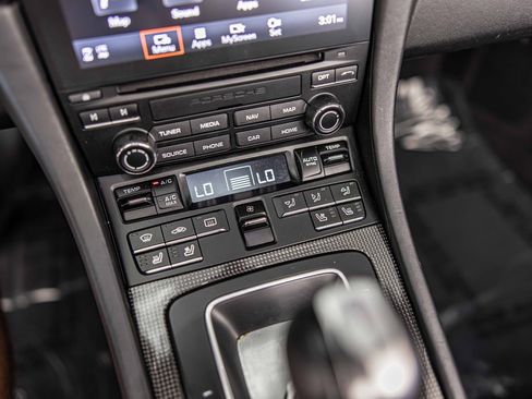 Used 2017 Porsche 911 Turbo S image 31