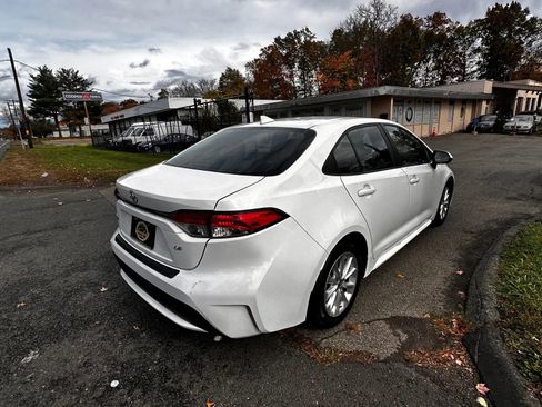 Used 2021 Toyota Corolla LE w/ LE Convenience Package image 5