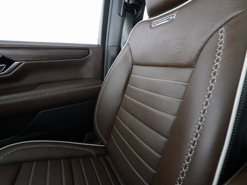 Used 2025 GMC Yukon XL Denali Ultimate image 31