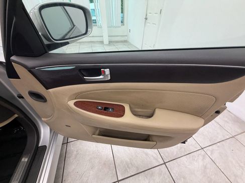 Used 2012 Hyundai Genesis 3.8 w/ Premium Pkg RWD image 19