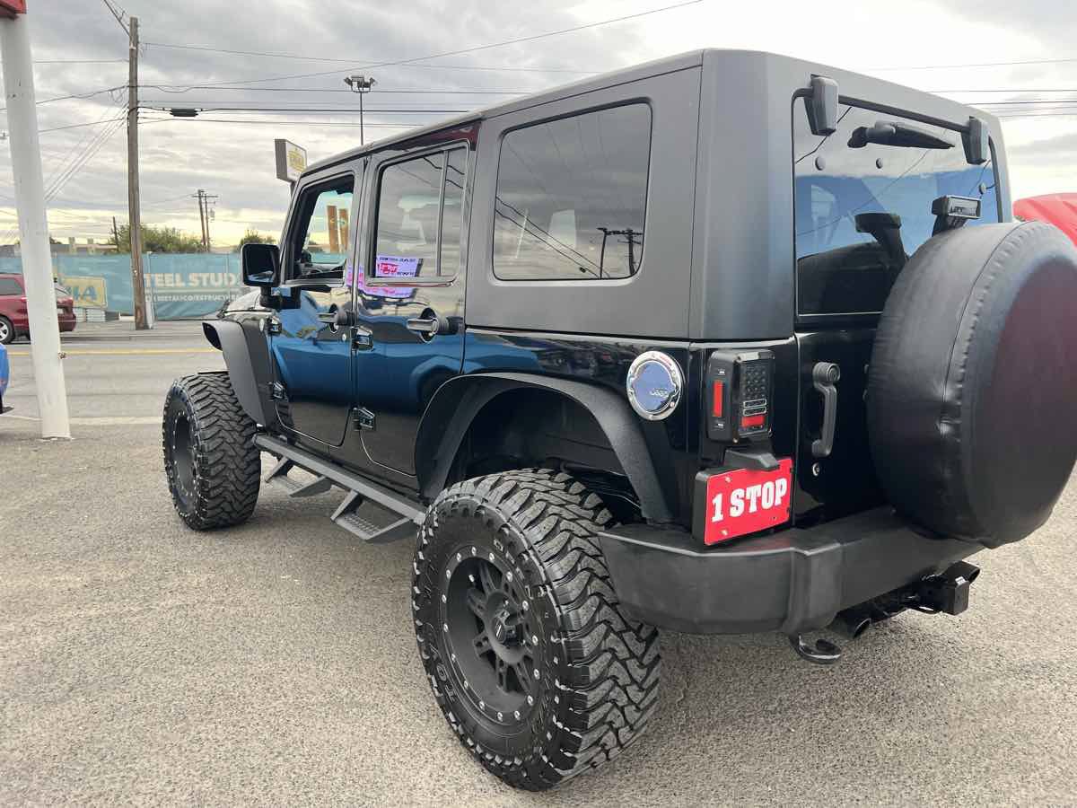 Used 2010 Jeep Wrangler Unlimited Rubicon w/ Dual Top Group AWD/4WD image 7