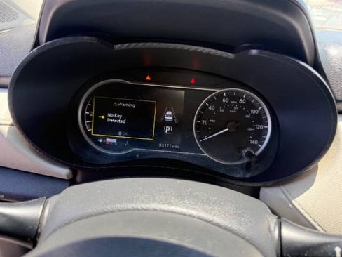 Used 2021 Nissan Versa SV FWD image 14