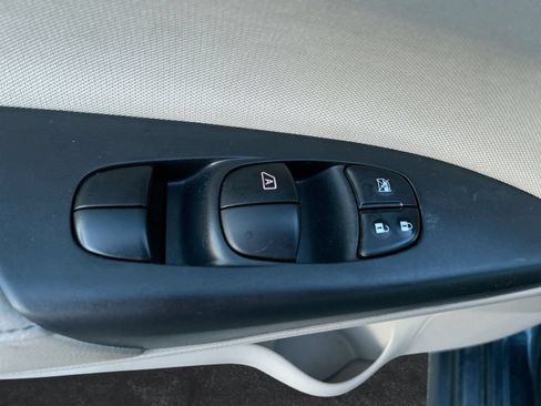 Used 2016 Nissan Sentra SV w/ Style Package FWD image 12
