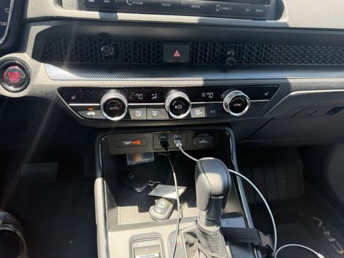Used 2025 Honda CR-V EX image 18