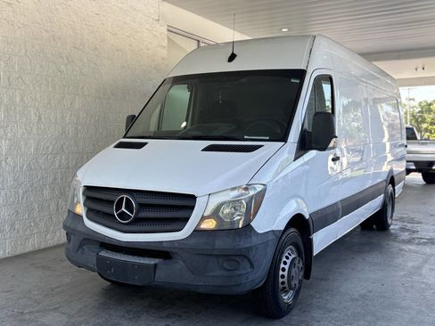 Used 2018 Mercedes-Benz Sprinter 3500 image 2
