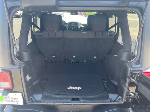 Used 2015 Jeep Wrangler Unlimited Sport w/ Quick Order Package 24S AWD/4WD image 19
