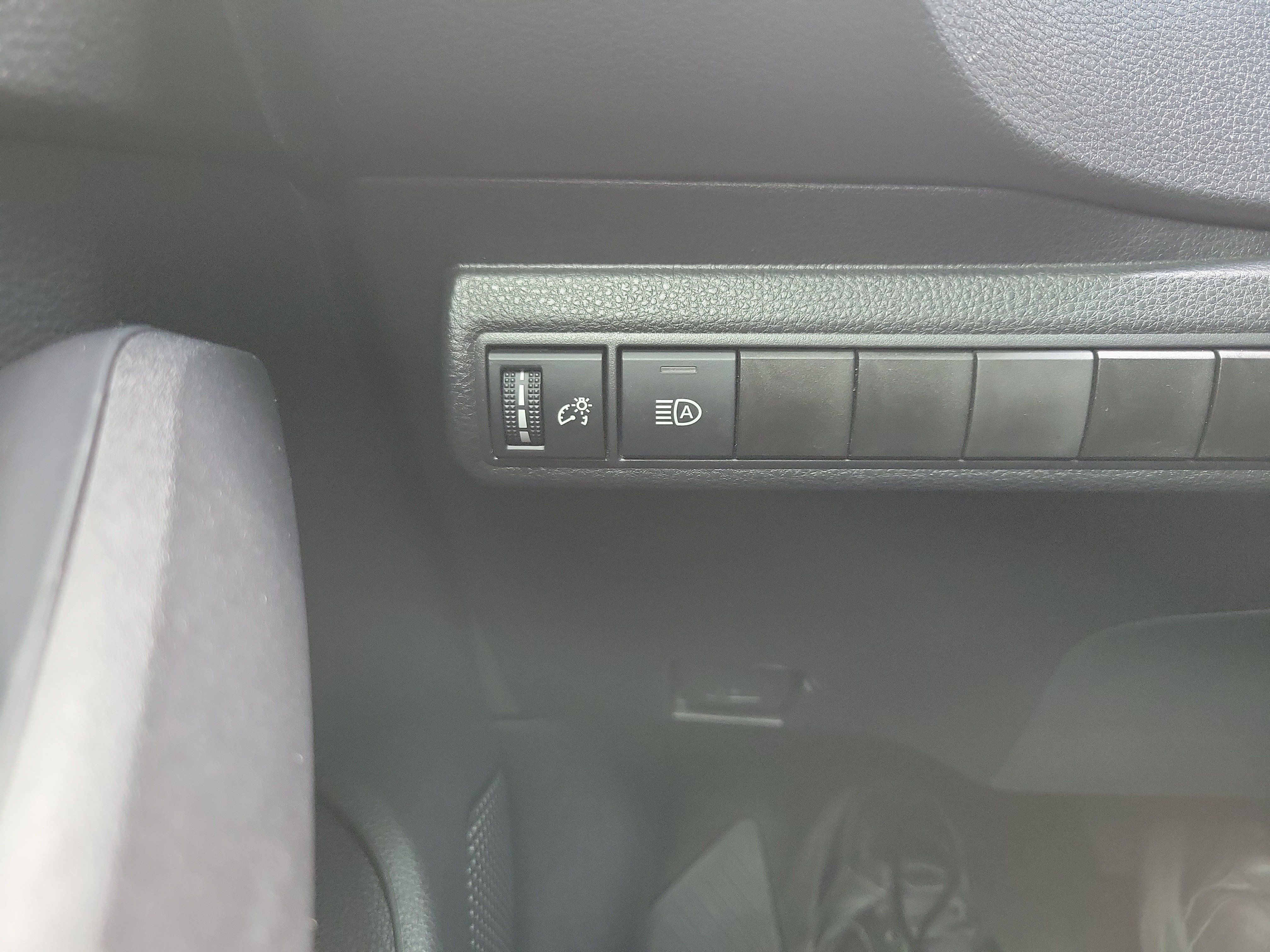 Used 2025 Toyota Corolla LE FWD image 30