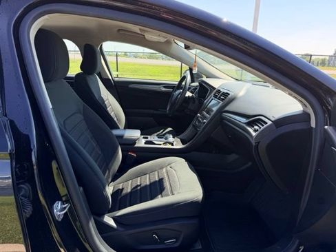 Used 2020 Ford Fusion SE AWD/4WD image 11