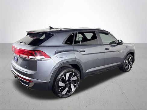 Certified 2025 Volkswagen Atlas Cross Sport SE image 6