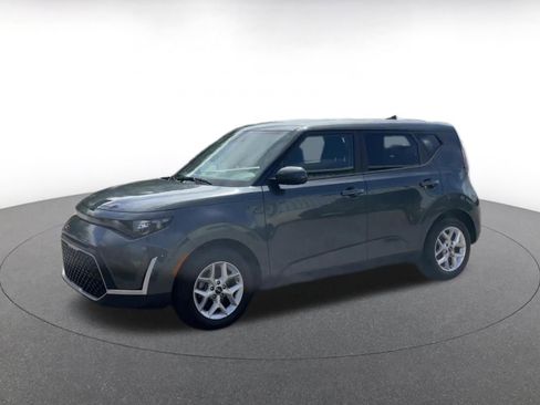 Used 2025 Kia Soul LX w/ LX Technology Package FWD image 7
