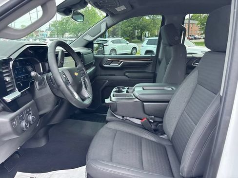 Used 2023 Chevrolet Silverado 1500 LT AWD/4WD image 6
