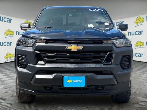 Used 2024 Chevrolet Colorado W/T AWD/4WD image 2